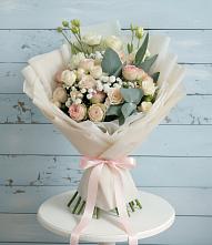 Букет цветов из:  Розы и Лизиантусы в Коврове