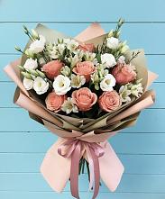 Букет цветов из:  Розы, Альстромерии и Лизиантусы в Коврове