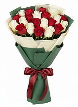 Букет Микс из красных и белых роз в Коврове