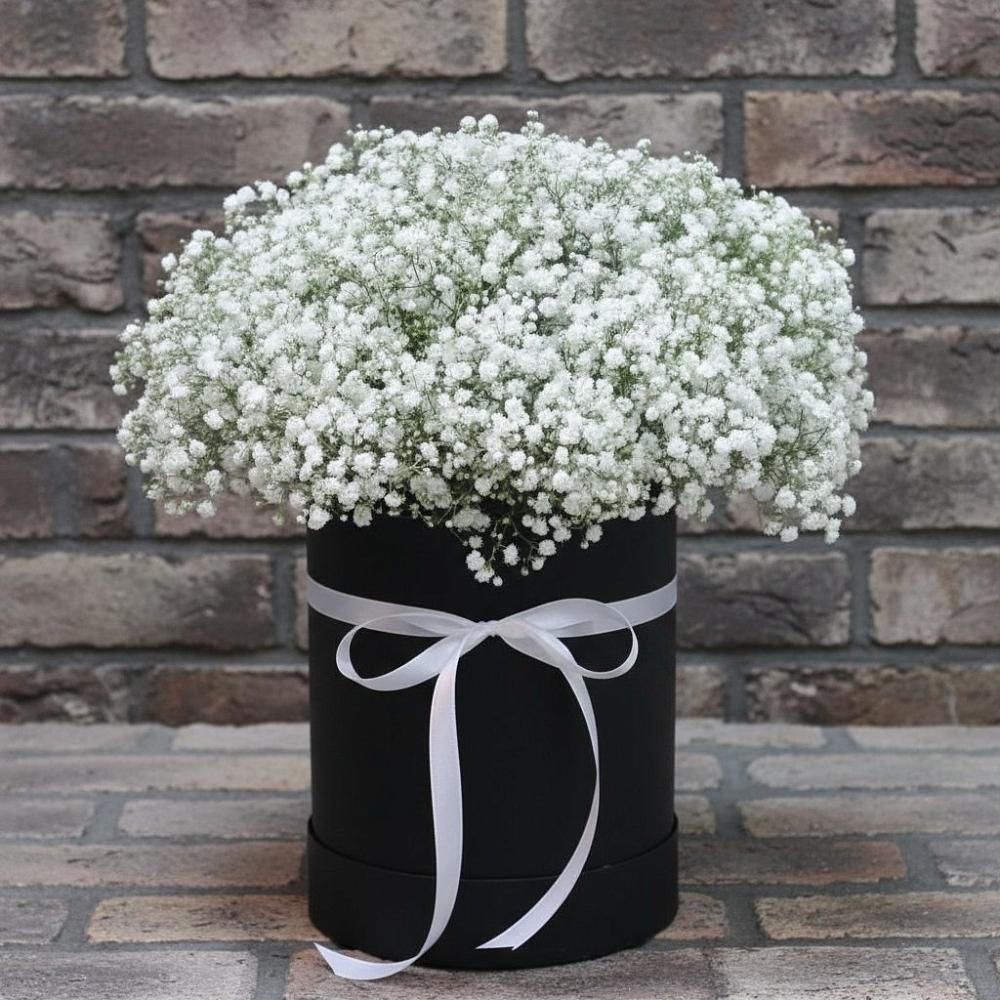 Цветочная композиция из Гипсофила в шляпной коробке в Коврове