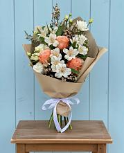 Букет цветов из:  Альстромерии, Лизиантусы, Розы и Хризантемы в Коврове