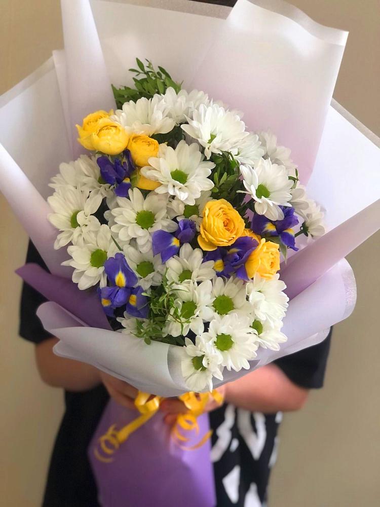 Букет цветов из: Ирисы, Хризантемы и Розы в Коврове
