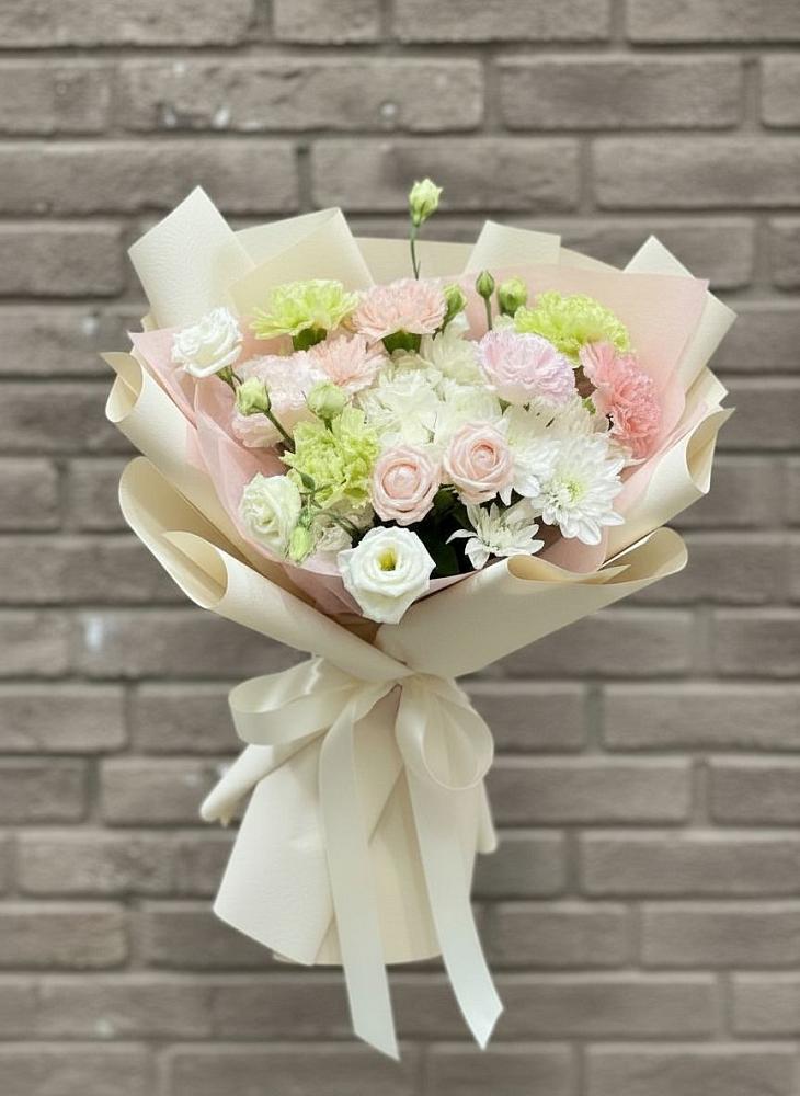 Букет цветов из: Гвоздики, Розы, Лизиантусы и Хризантемы в Коврове
