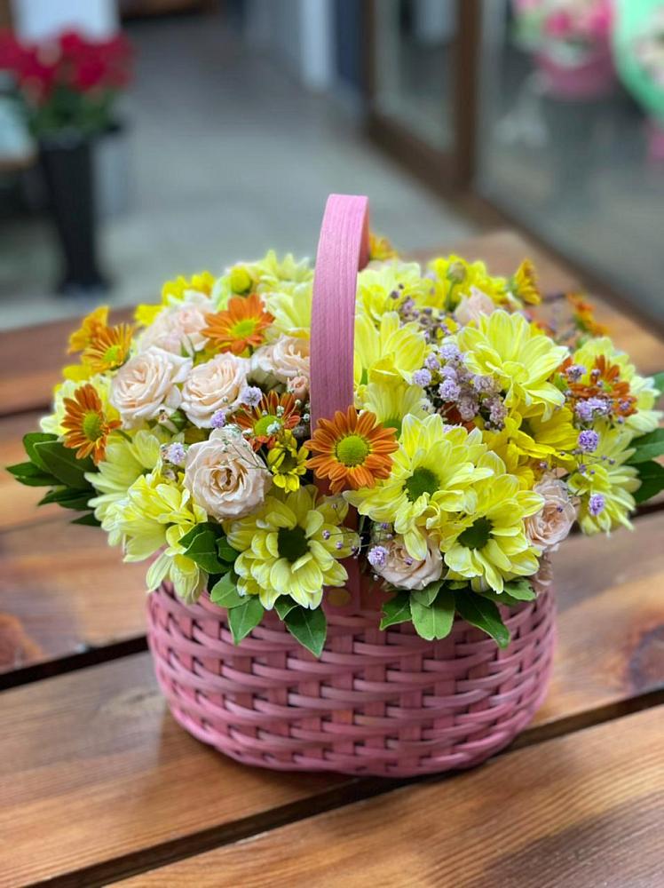 Цветочная композиция из Хризантемы и Розы в корзине в Коврове