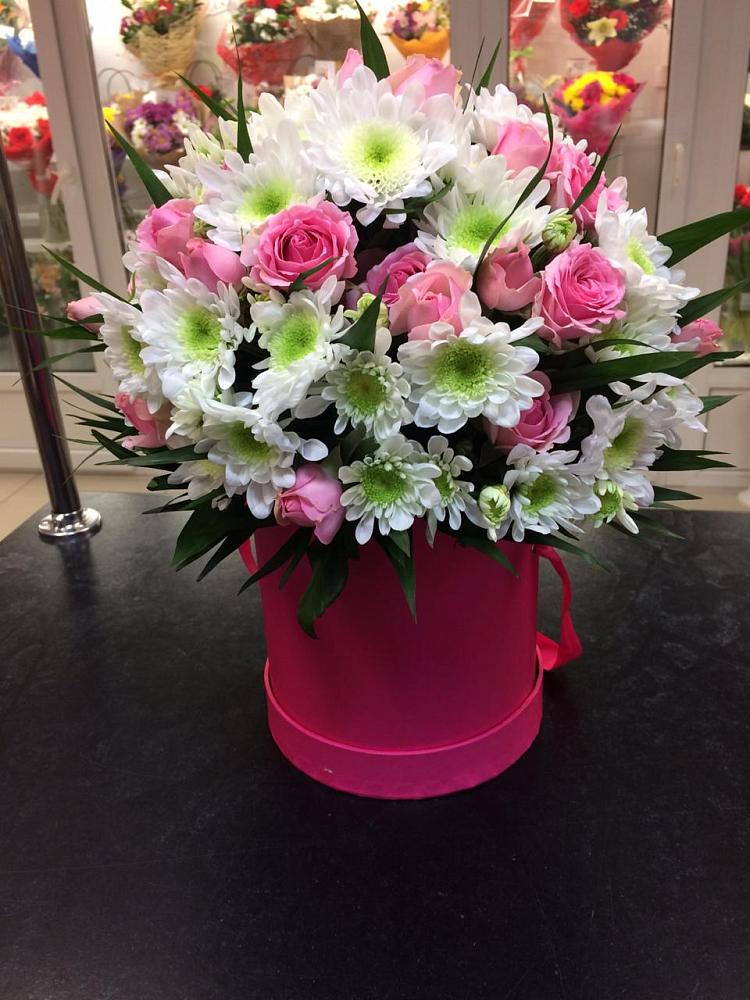 Цветочная композиция из Розы и Хризантемы в шляпной коробке в Коврове