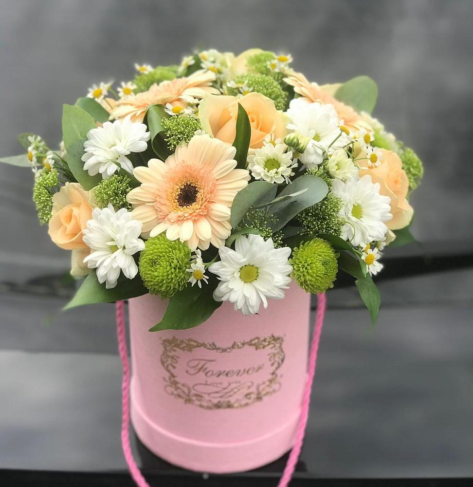 Цветочная композиция из Розы, Герберы и Хризантемы в шляпной коробке в Коврове