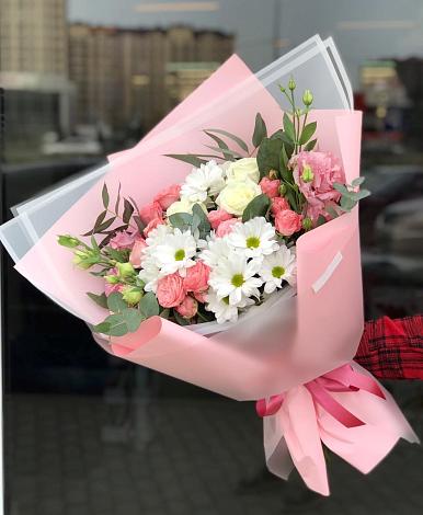 Букет цветов из: Розы, Лизиантусы и Хризантемы в Коврове