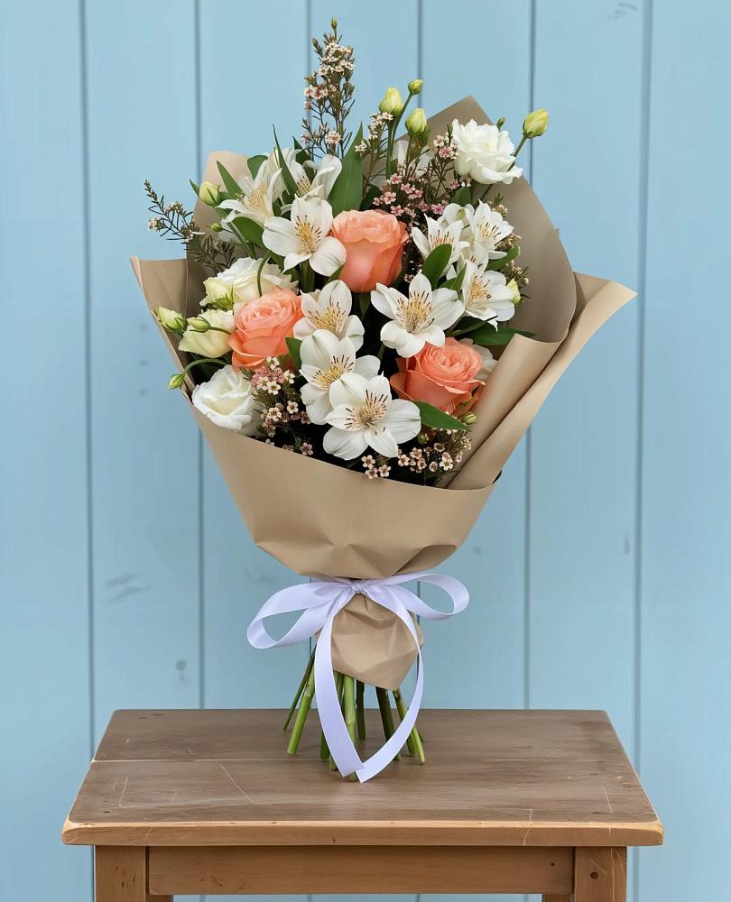 Букет цветов из: Альстромерии, Лизиантусы, Розы и Хризантемы в Коврове