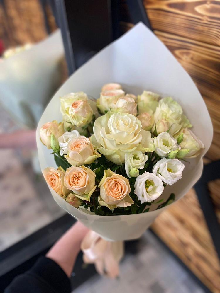 Букет цветов из: Розы и Лизиантусы в Коврове